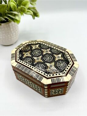 Egyptian Marquetry Jewelry Box. Mother of Pearl inlay.